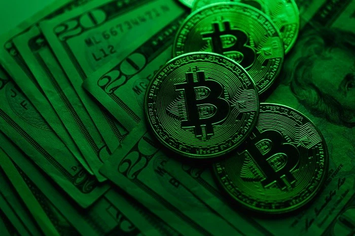 17 December: BTC Hits $107K, BGB Jumps 16%, CRO Gains 7%