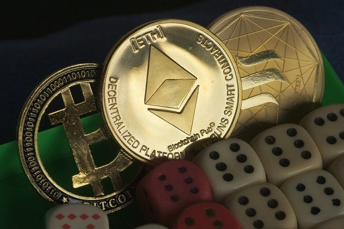Dogecoin Loses All of Its 2025 Gains as Bitcoin and Solana Experience Significant Declines